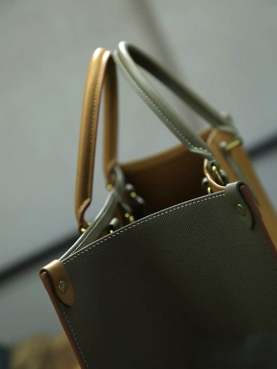 Minimal Two-tone colorway — Effortless Everyday Style
