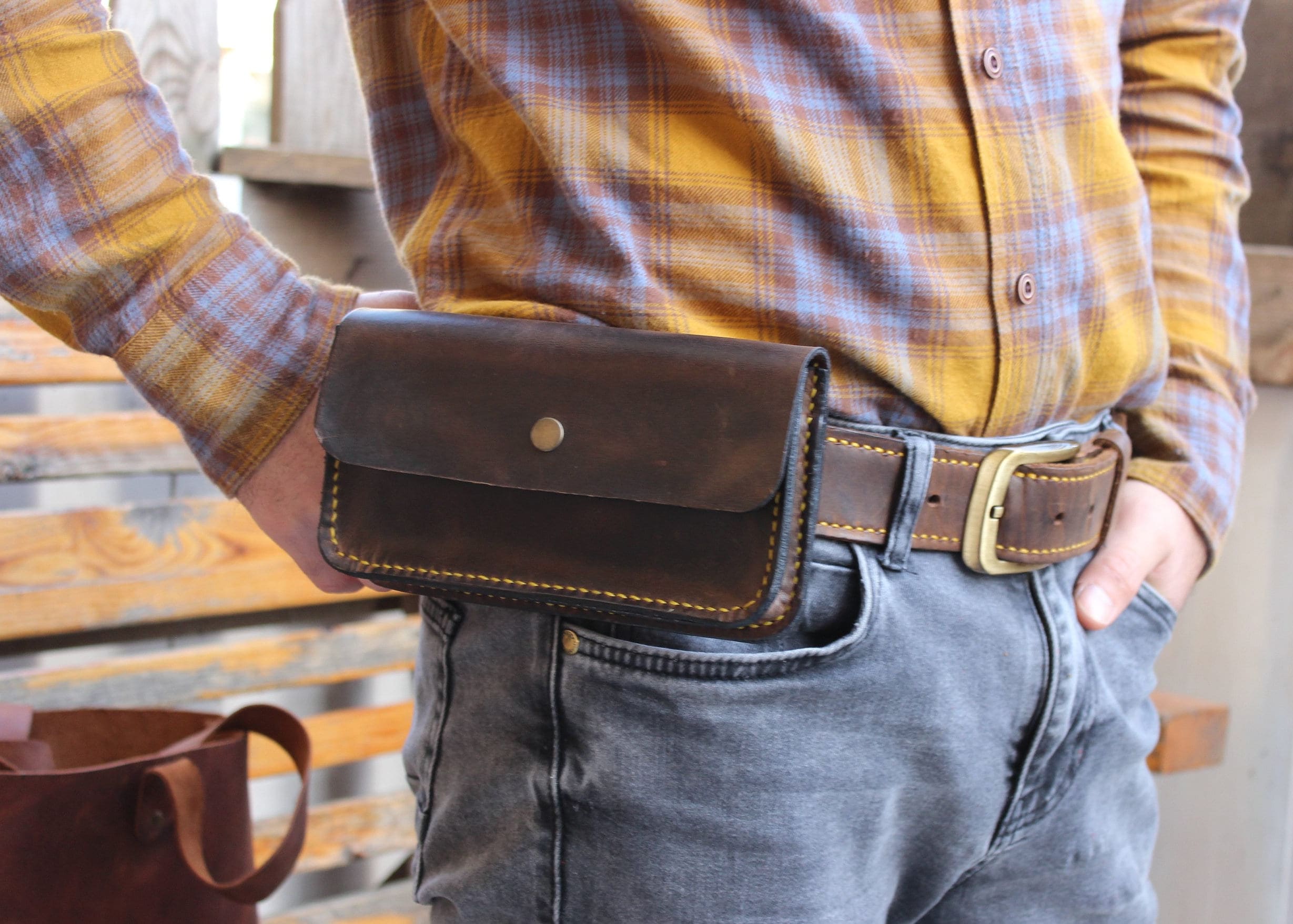 leather cell phone holsters, iphone 17 pro holster, smart phone case for belt, handstitched custom phone holster, s25 ultra belt holder case