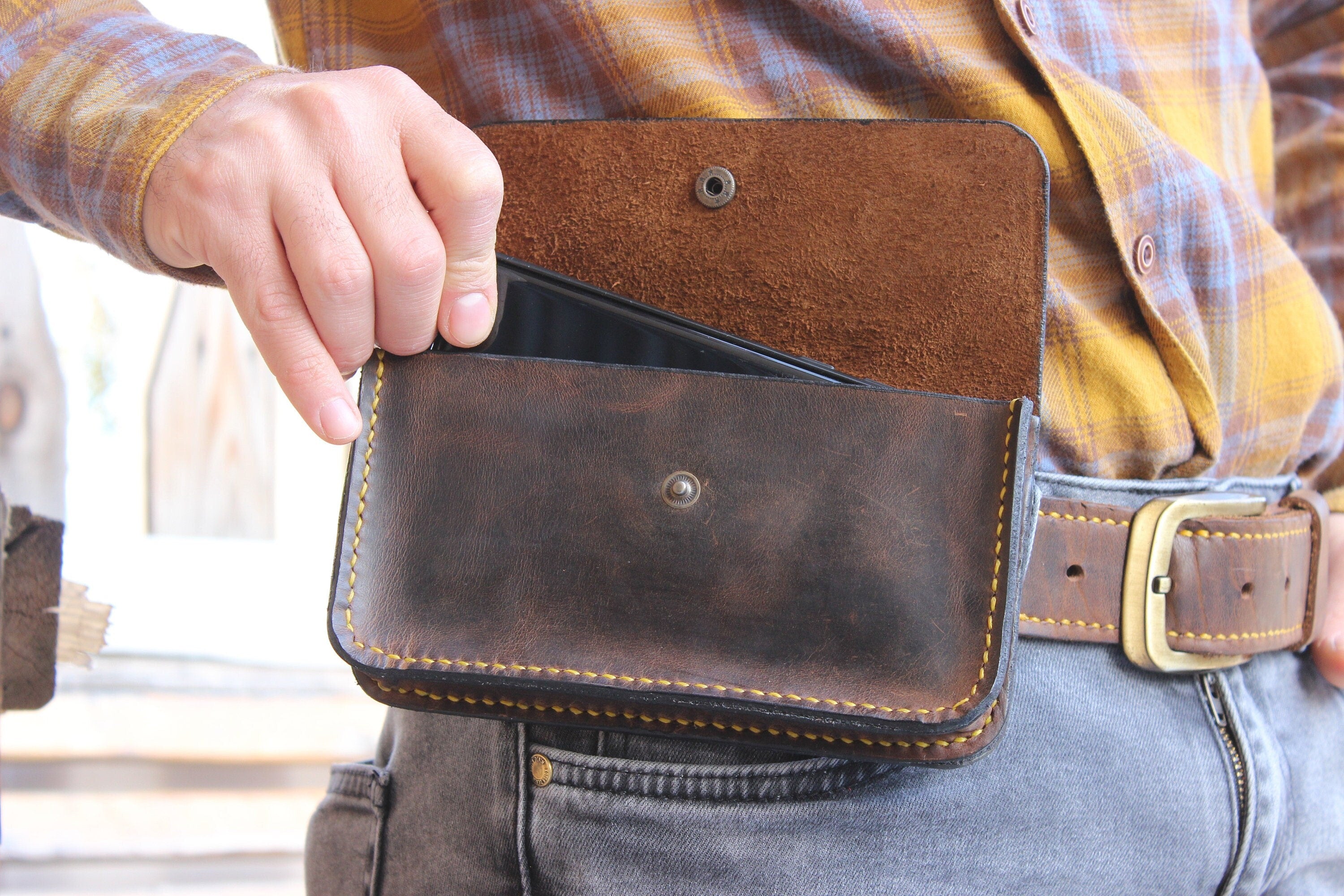 leather cell phone holsters, iphone 17 pro holster, smart phone case for belt, handstitched custom phone holster, s25 ultra belt holder case